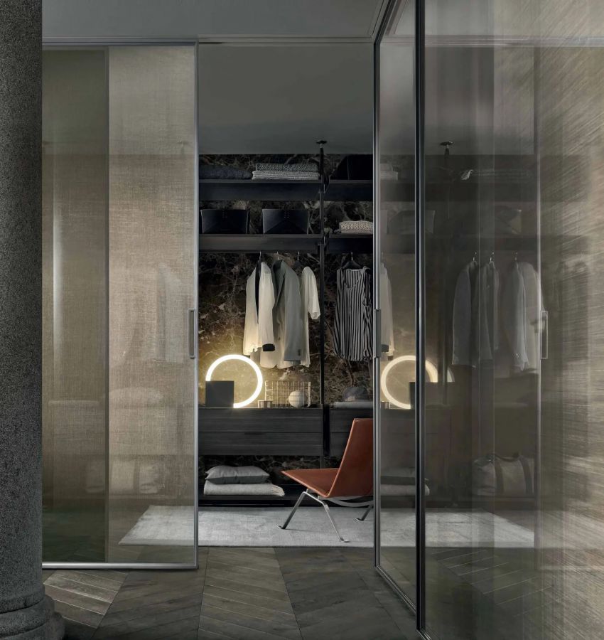 Структура и ручка - цвет 83 piombo, стекло с сеткой, цвет 62 rete bronzo. Направляющие в цвет потолка