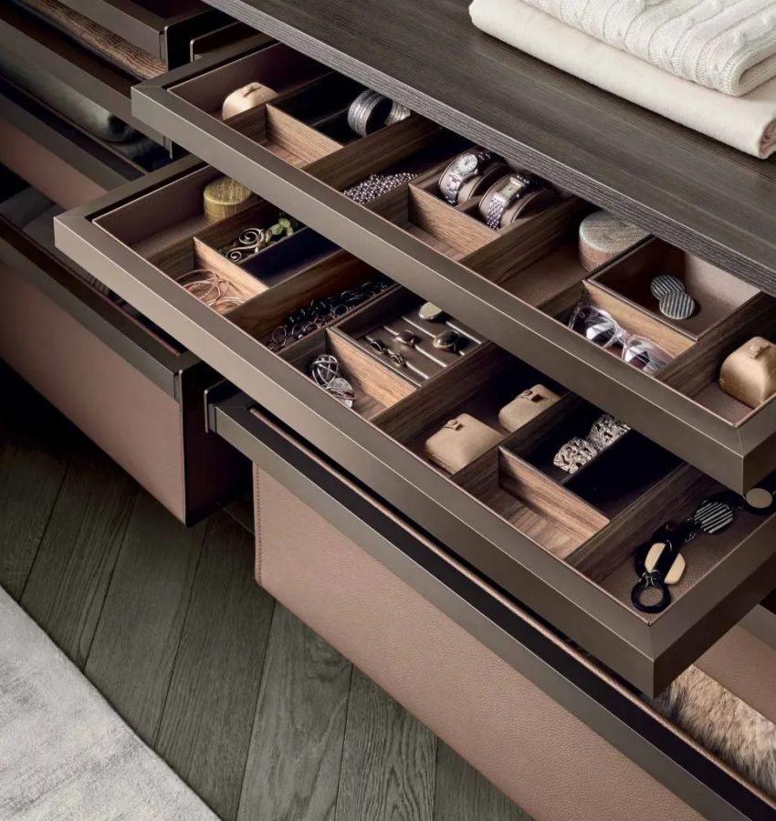 Структура, цвет 14 brown, полки - цвет 25 меламин, цвет larice carbone, модуль для хранения - цвет 15 noce, двойной разделитель, органайзер для часов, глубокий поддон, поддон с прорезями - синтетическая кожа, цвет castoro