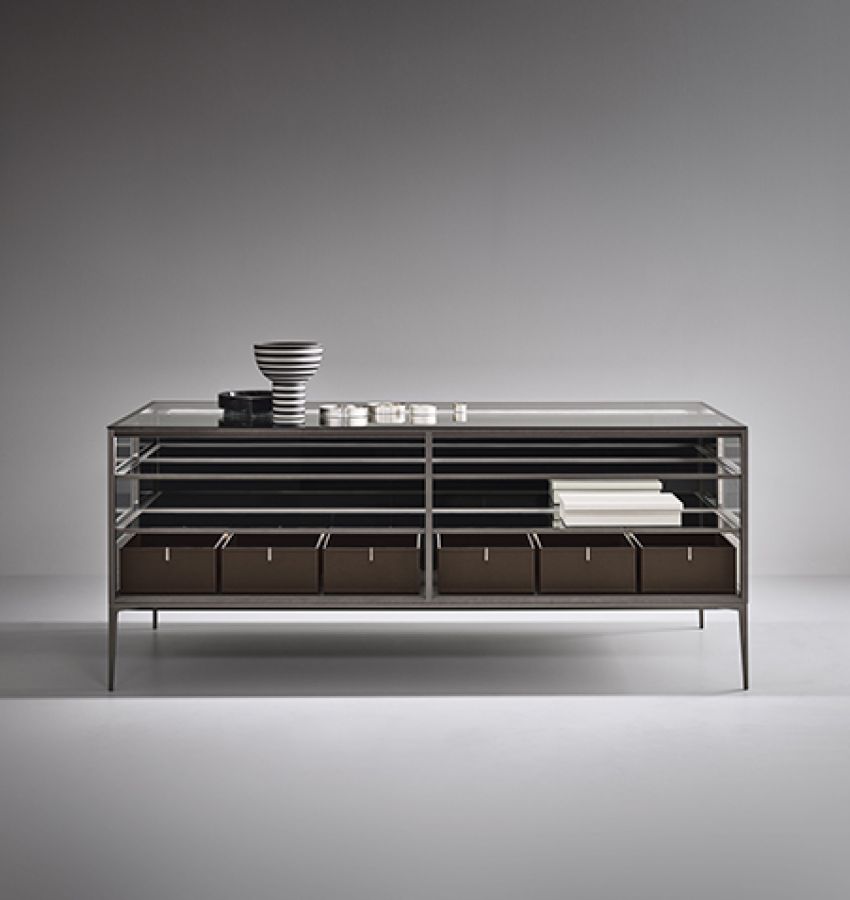 Структура и основание - цвет 303 bronzo, стекло, цвет 67 riflettente chiaro, отделка ящиков - 15 noce, внутренняя отделка ящиков - эко кожа, цвет 153 castoro, внутренняя задняя стенка - 68 specchio grigio, полки - стекло, цвет 63 grigio trasparente