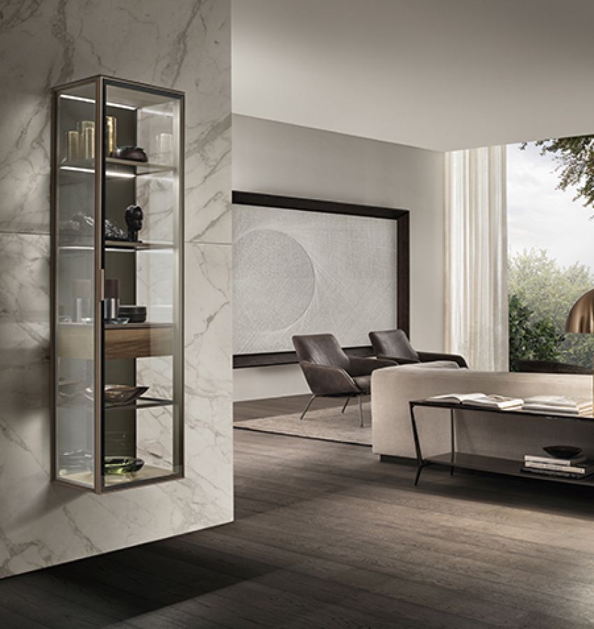 Подвешенный шкаф Alambra с каркасом цвета «bronzo», дверью и боковыми панелями из прозрачного отражающего стекла, задней панелью из серого зеркала и полками из серого прозрачного стекла