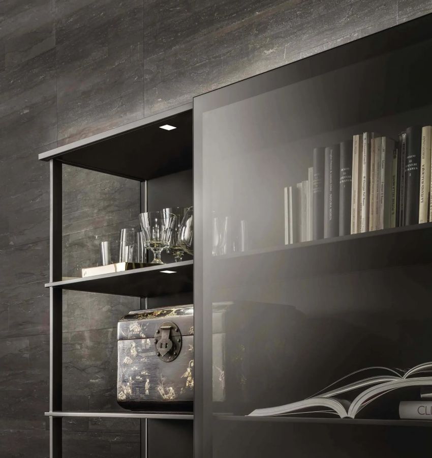 Структура, цвет 84 moro, стекло, цвет 128 moro opaco, дверцы - 63 grigio trasparente, внутренняя отделка ящика - UB09 меламин, цвет cuoio brown, полки со светодиодной подсветкой