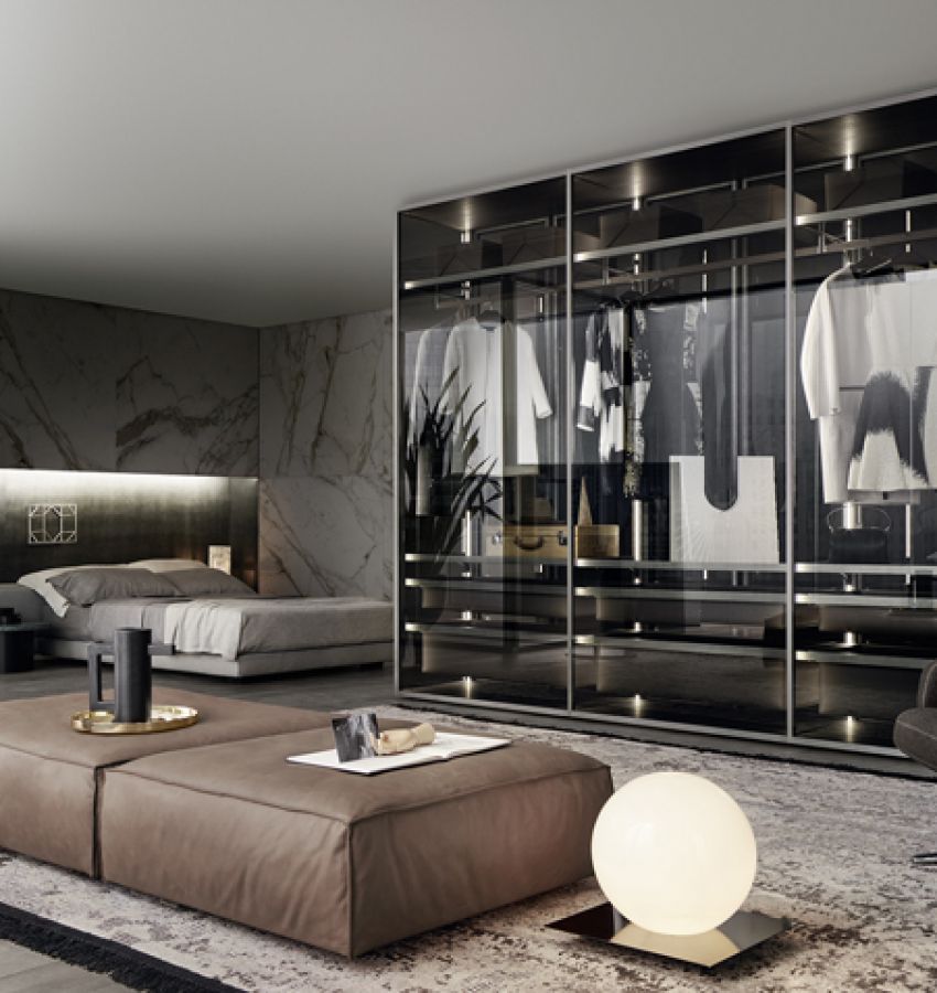 Алюминиевый каркас цвета «piombo», а также двери, боковые и задние панели из прозрачного серого стекла